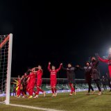 Les joueurs sédunois célèbrent avec leurs supporters présents samedi à Yverdon.